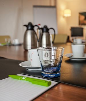 Koffie en water in vergaderbungalow Landal Twenhaarsveld